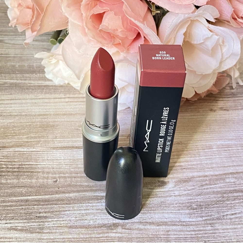 MAC - NATURAL BORN LEADER - MATTE LIPSTICK NEW!